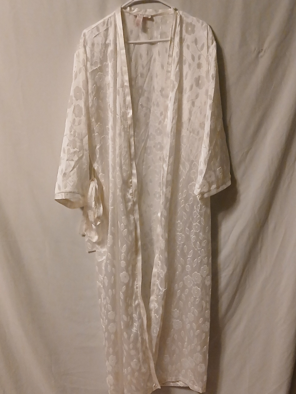 Oscar De La Renta Pink Label Silky Floral Long Robe in Ivory